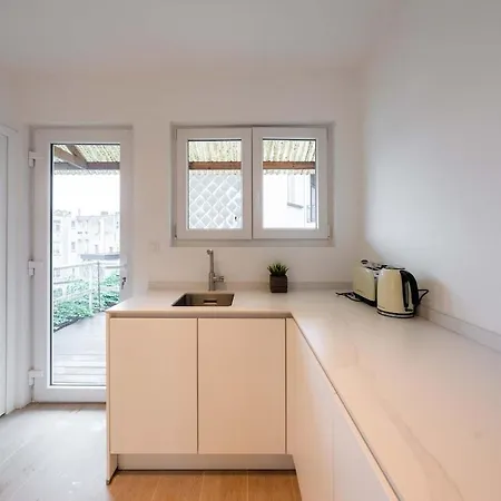 Inviting 5-person Duplex In Vibrant * Antwerp